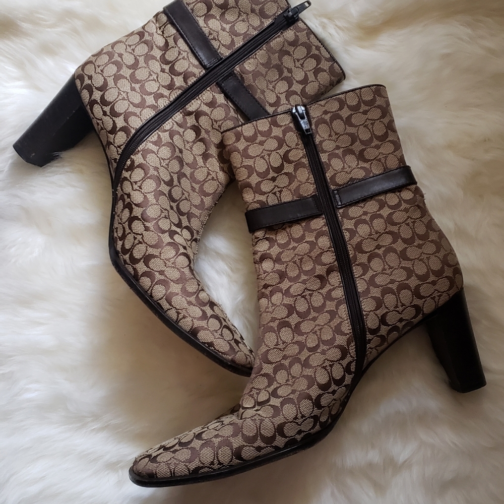 Nice Chic Coach boots